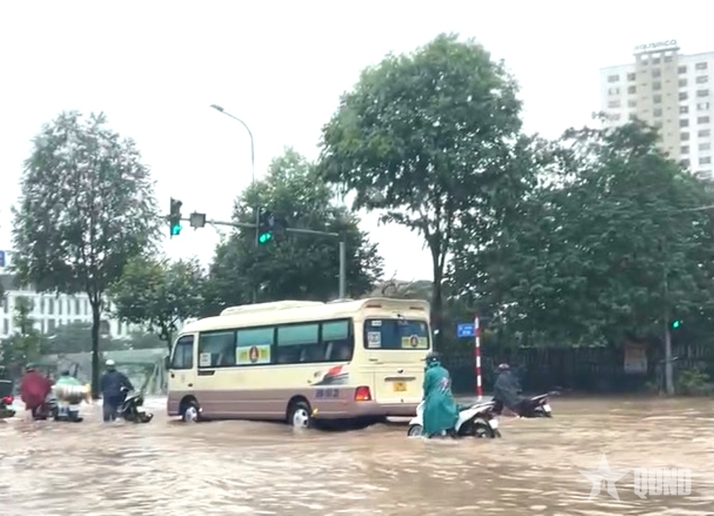 Các trường ở Hà Nội: Chủ động phương án bảo đảm an toàn cho học sinh khi mưa lớn


